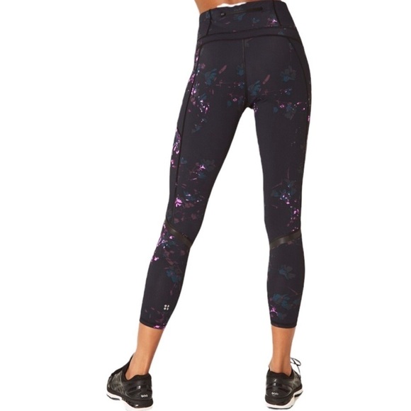 Sweaty Betty Pants - Sweaty Betty The Zero Gravity Black Daisy Print 7/8 Length Leggings Size XS